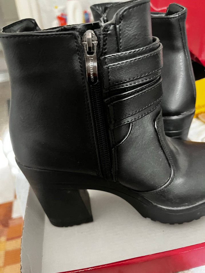 Kadın Siyah Deri Gotik Tokalı Topuklu Bot - Görsel 2