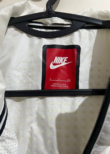 Beyaz Nike Fermuarlı Yağmurluk - Görsel 2