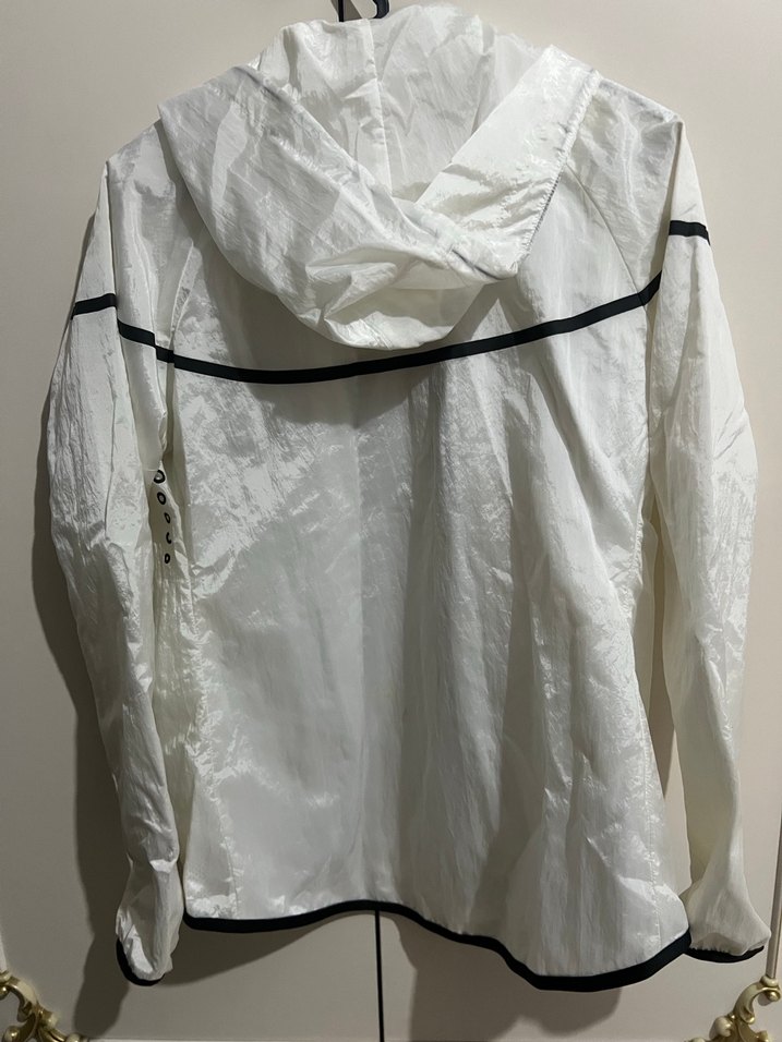 Beyaz Nike Fermuarlı Yağmurluk - Görsel 3