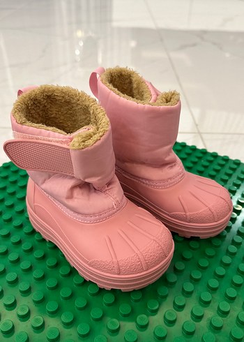Pembe Kız Çocuk Igor bot