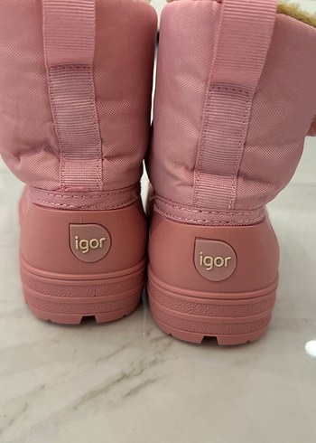 Igor Pembe Kız Çocuk Igor bot