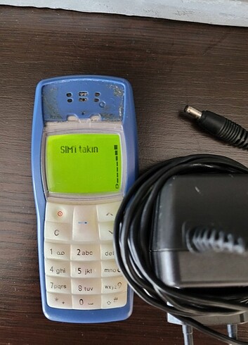 Nokia 1100 tuşlu telefon