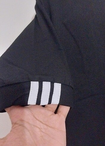 l Beden Adidas Jisoo crop tee
