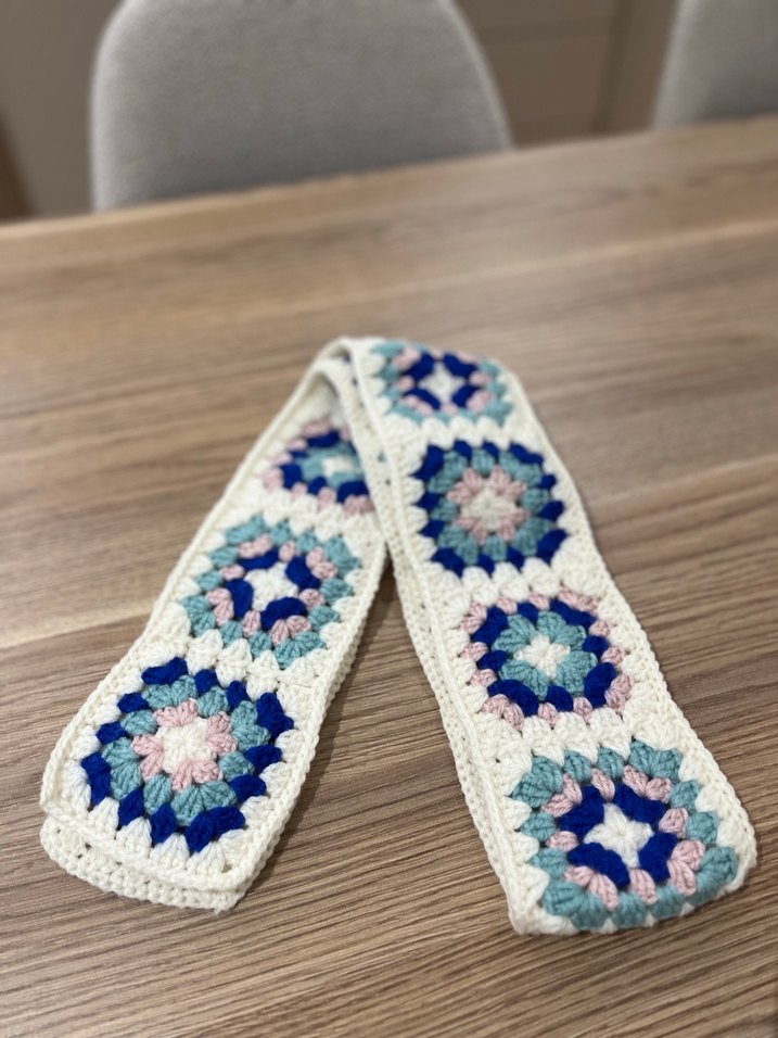 Çok Renkli Bohem Örgü Kadın Atkı - Görsel 4