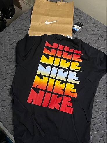 m Beden siyah Renk Nike Tişört