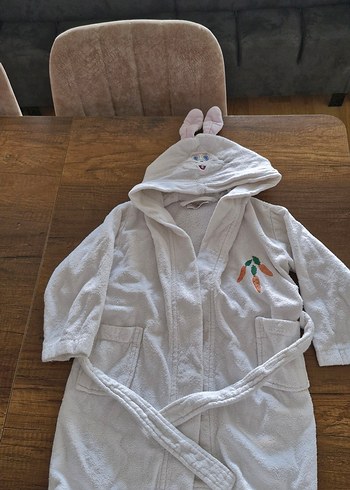 Kız Çocuk Nakışlı Beyaz Bornoz - Görsel 2