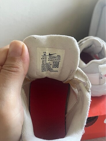 26 Beden beyaz Renk Nike ayakkabı