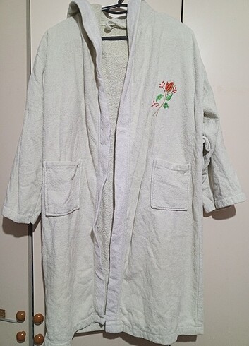 KÜÇÜK BEDEN NAKIŞLI BORNOZ ( KIZ ÇOCUK YETİŞKİN) - Görsel 3