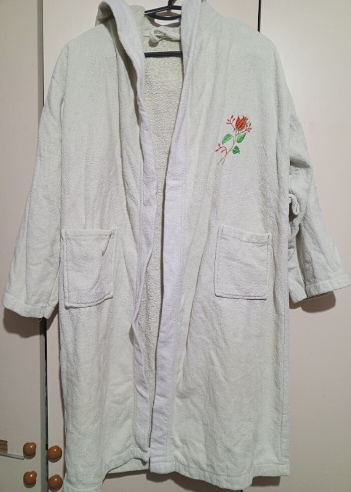 KÜÇÜK BEDEN NAKIŞLI BORNOZ ( KIZ ÇOCUK YETİŞKİN) - Görsel 3