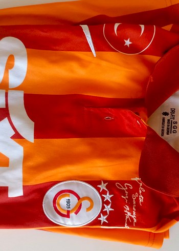 bir kere giymisimdir en fazla arkasında 9 numara Elif yazıyor