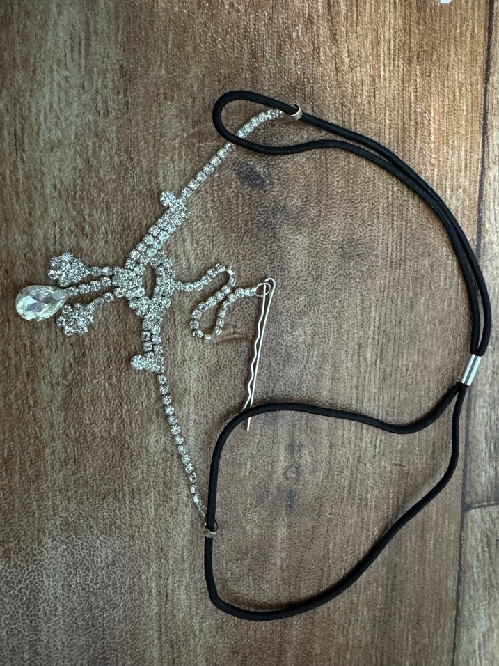 Uzun Parlak Taşlı Beyaz Kolye - Görsel 2