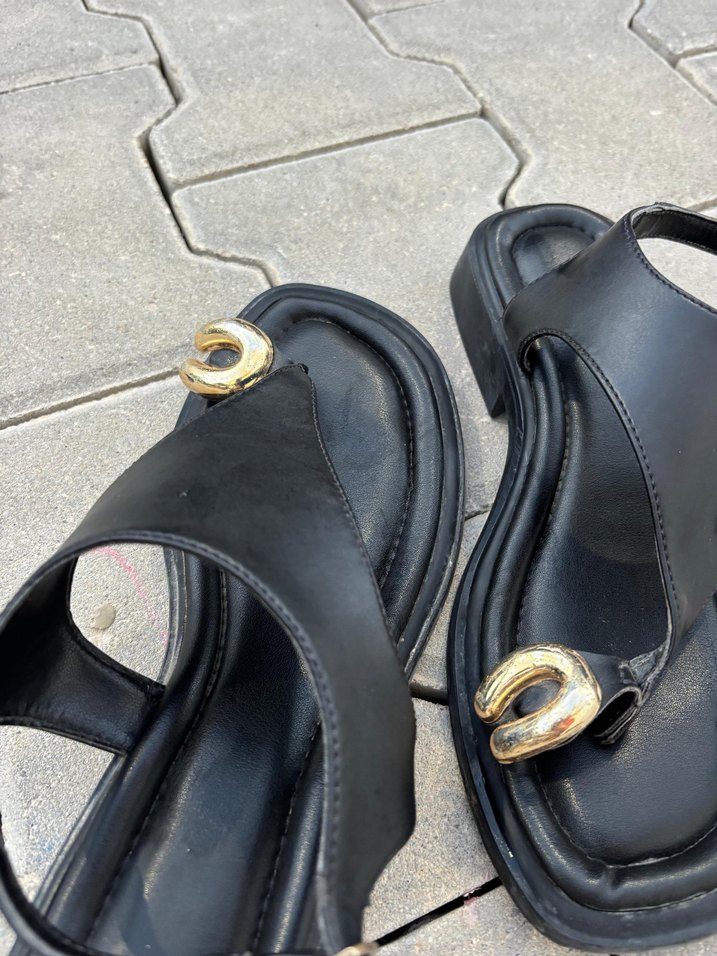 Tokalı Siyah Dolgu Topuklu Kadın Sandalet - Görsel 4