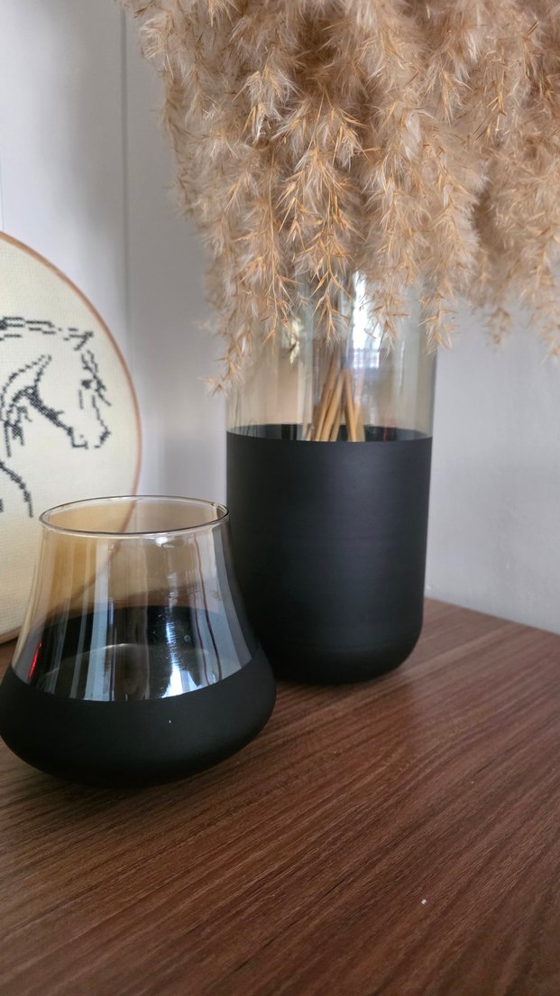 Siyah ve Bej Cam Vazolar - Görsel 5