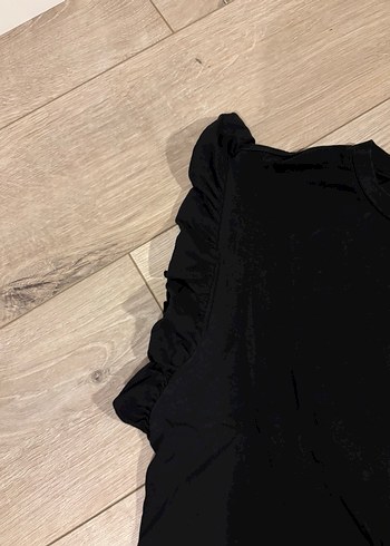 Zara Siyah Volanlı Tişört - Görsel 3