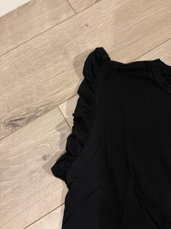 Zara Siyah Volanlı Tişört - Görsel 3