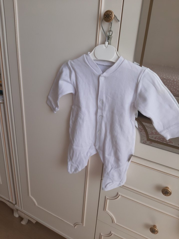 Uzun Kollu Beyaz Bebek Hastane Tulumu - Görsel 4