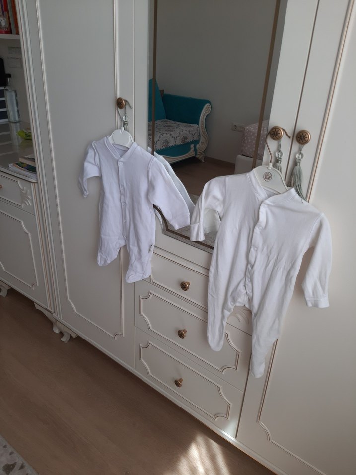 Uzun Kollu Beyaz Bebek Hastane Tulumu - Görsel 2