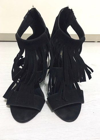 Püsküllü Siyah Süet Stiletto Kadın Topuklu Ayakkabı