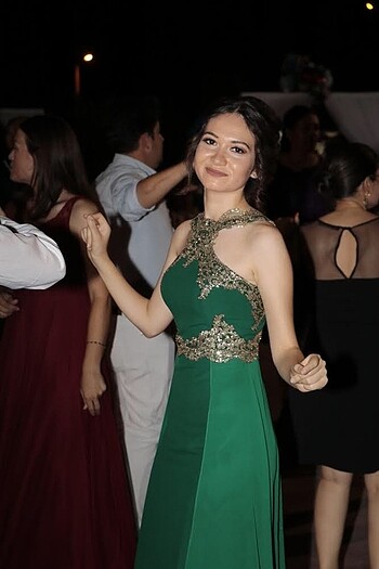 Uzun yeşil gece elbisesi