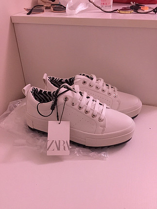 Zara Yeni ve etiketli