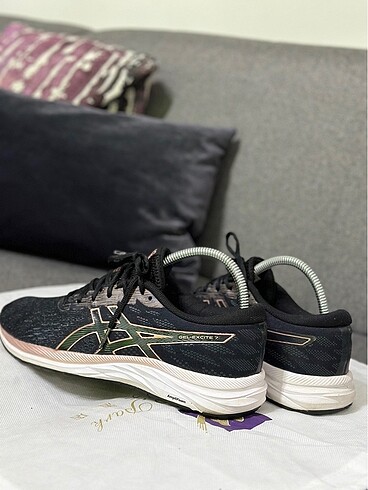 39 Beden ASICS SİYAH ROSE SPOR AYAKKABI. 39 NUMARA. BREZİLYADAN ALDIM. İH