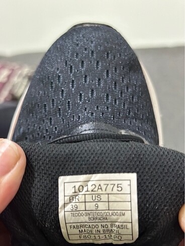 39 Beden siyah Renk ASICS SİYAH ROSE SPOR AYAKKABI. 39 NUMARA. BREZİLYADAN ALDIM. İH