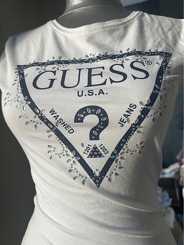 m Beden Guess logolu beyaz tshirt