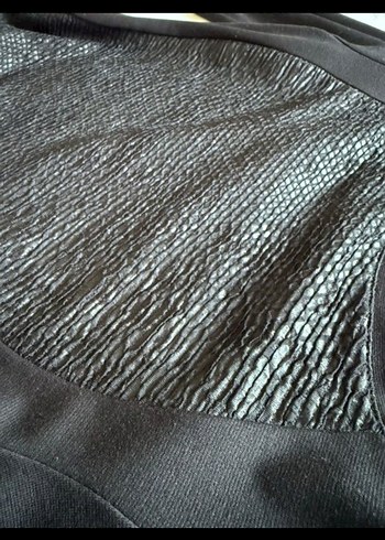 Yılan Desenli Drapeli Siyah Uzun Kollu Elbise - Görsel 4