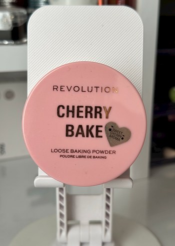 Revolution Cherry Bake Pudra