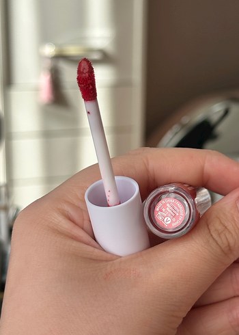 Wet n Wild cloud pout ruj - Görsel 2