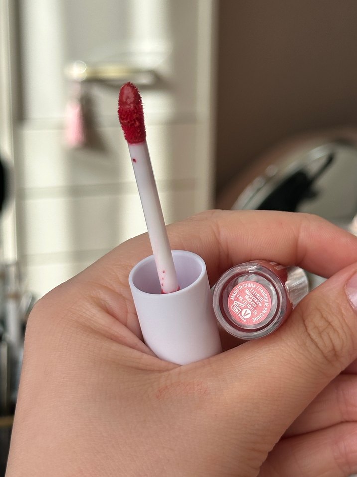 Wet n Wild cloud pout ruj - Görsel 2