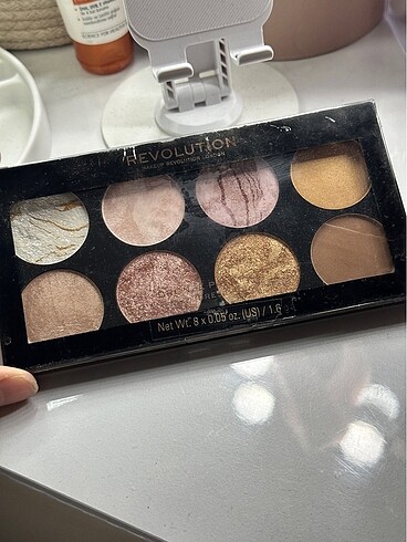 Revolution Revolution ultra bronze allık, bronzer ve aydınlatıcı paleti