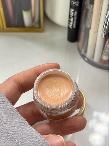 Beden Skinfood solmon darkcircle concealer cream 01 numara