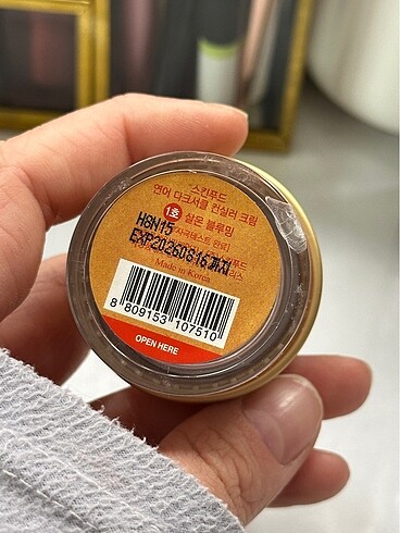 Diğer Skinfood solmon darkcircle concealer cream 01 numara