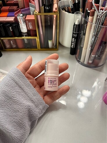 Essence bright eyes