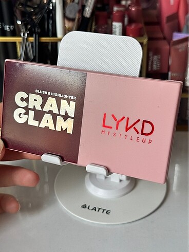 Diğer Lykd allık aydınlatıcı paleti