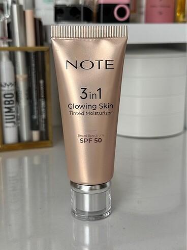 Note glowing skin
