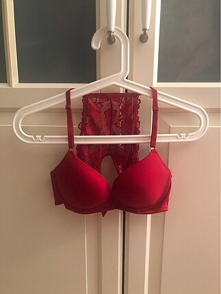 hm kırmızı bralet