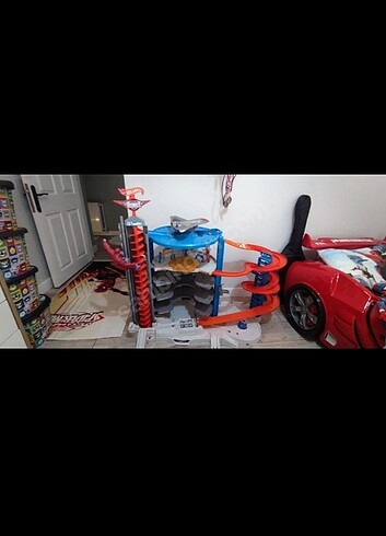 Hotwheels mega garaj seti goril 