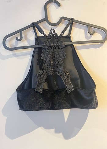 Stradivarius Siyah kadife Yüksek Yakalı Kolsuz Crop Top
