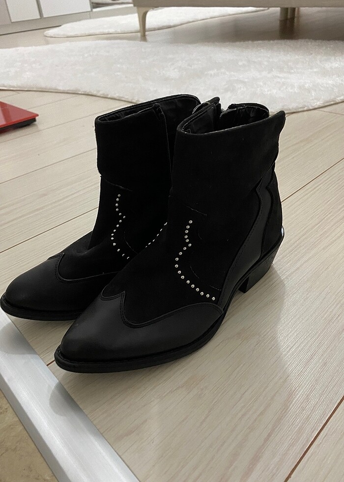 Siyah bot - Görsel 2