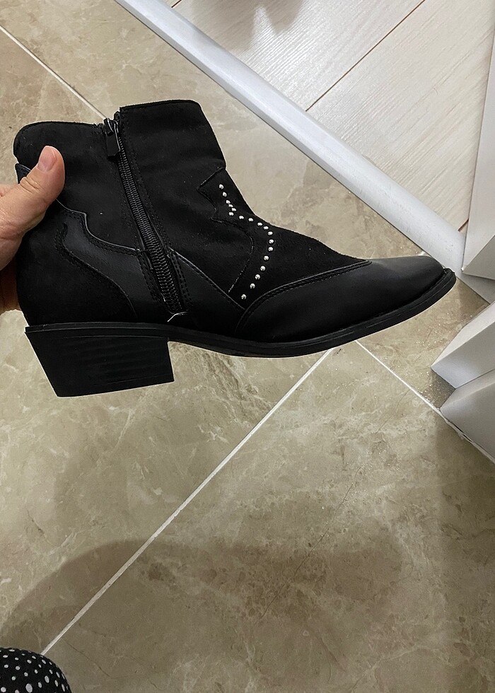 Siyah bot - Görsel 4