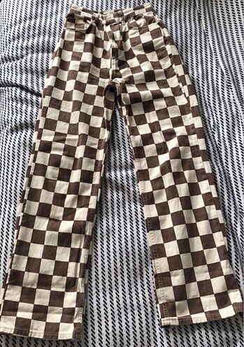 PULL AND BEAR PANTOLON KARELİ