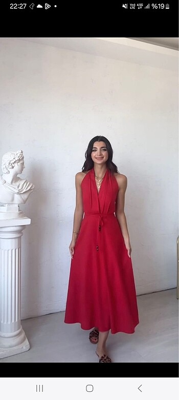 Kırmızı elbise