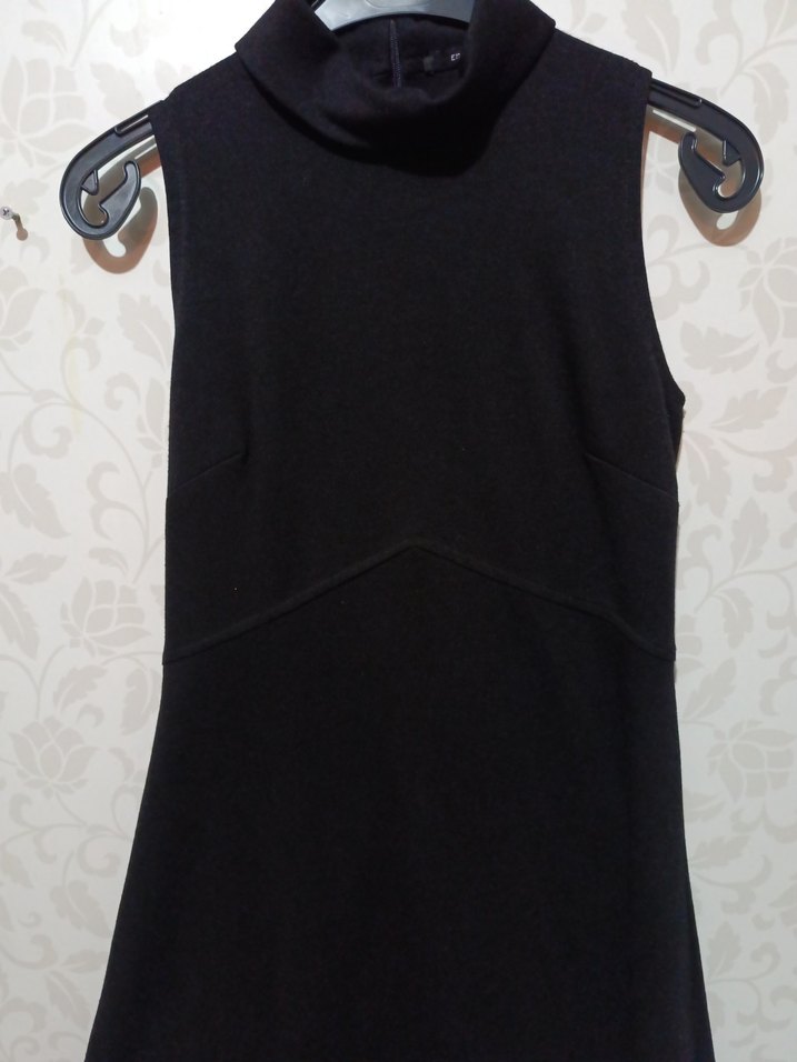 Siyah Yüksek Yakalı Midi Gösterişli Elbise - Görsel 2