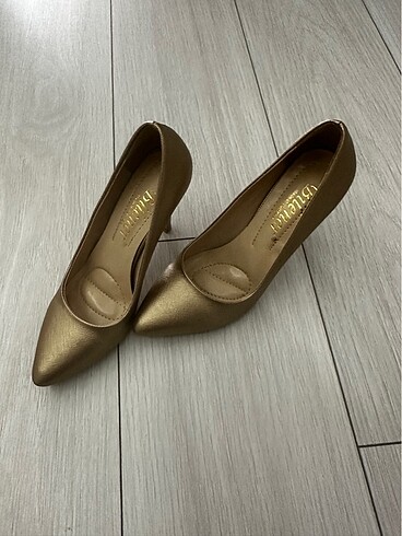 Stiletto topuklu kadın ayakkabı