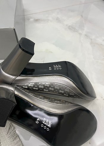 Gri Yılan Desenli Kadın Topuklu Ayakkabı - Görsel 4