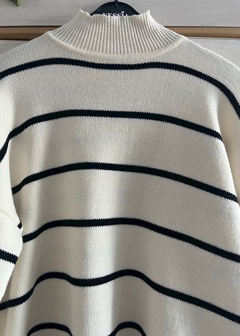 Uzun Kollu Çizgili Boğazlı Triko Kazak - Görsel 2