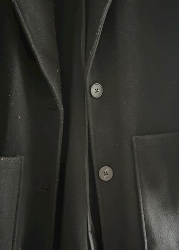Düğmeli Siyah Kaban - Görsel 3