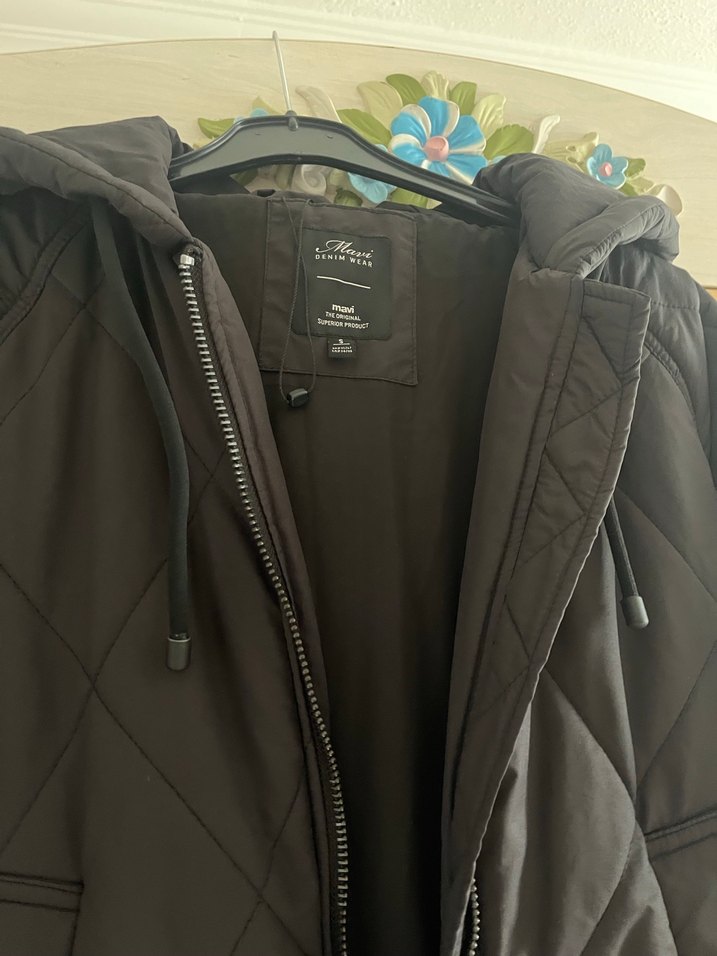 Siyah Kapüşonlu Kadın Midi Kaban - Görsel 2